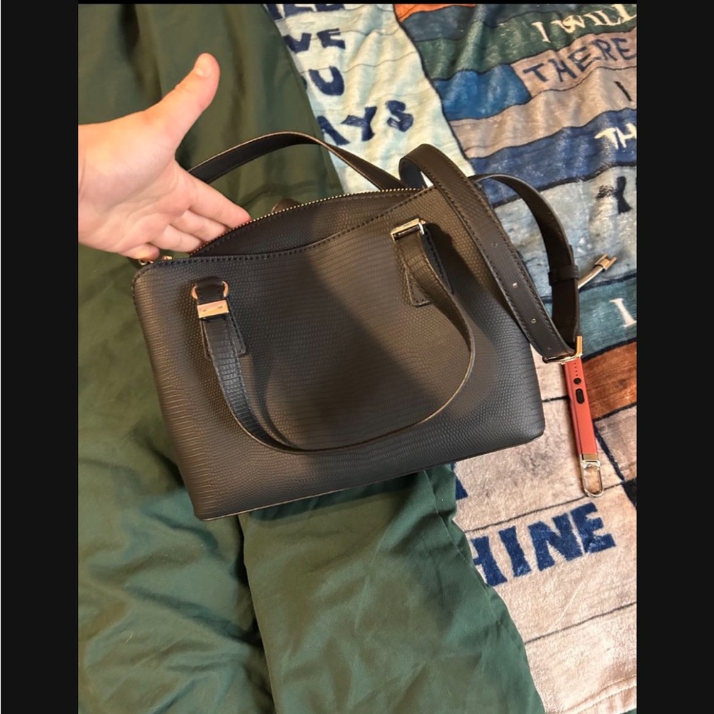 Guess purse. New :)